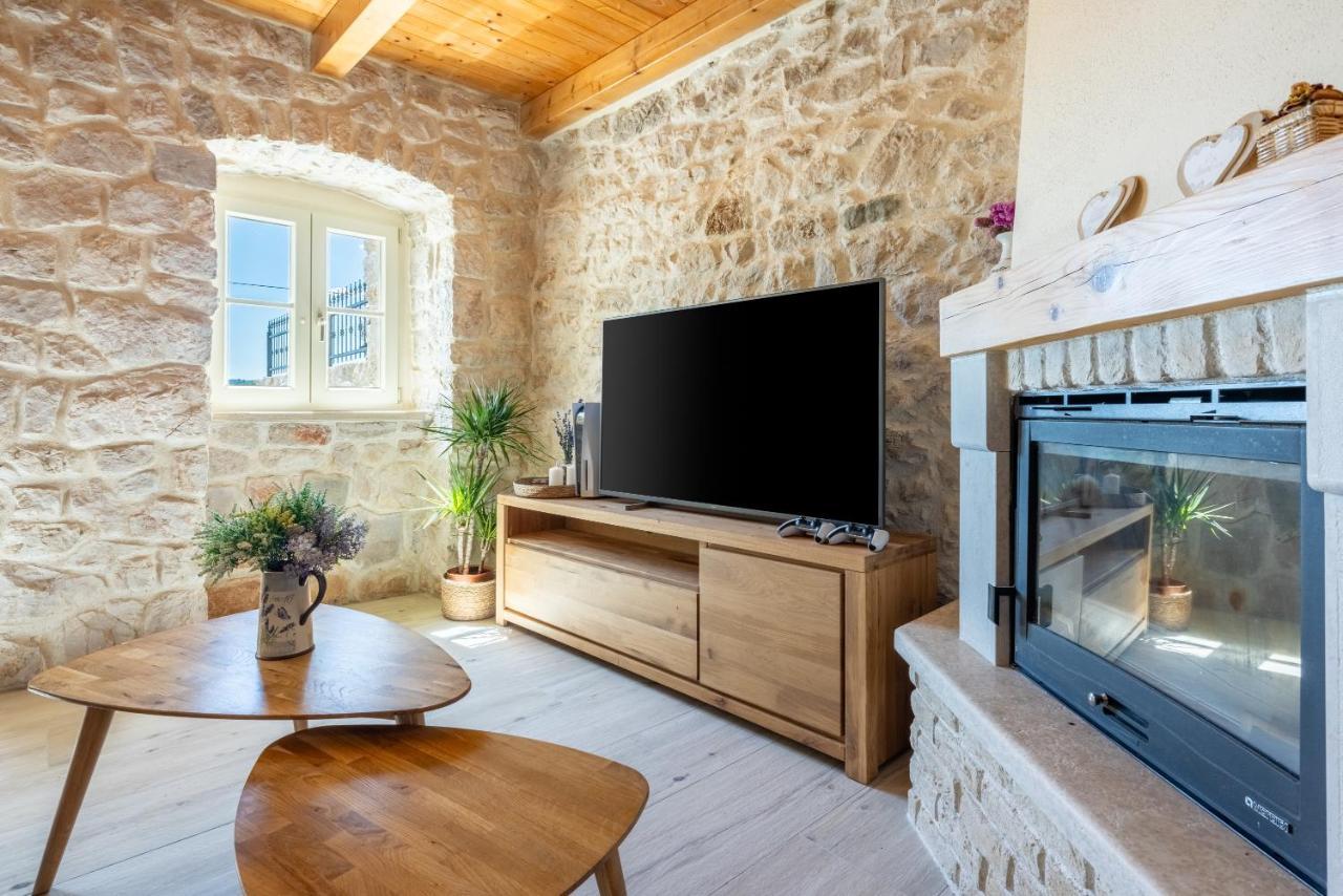 Stone Villa Mavric Grizane-Belgrad ภายนอก รูปภาพ